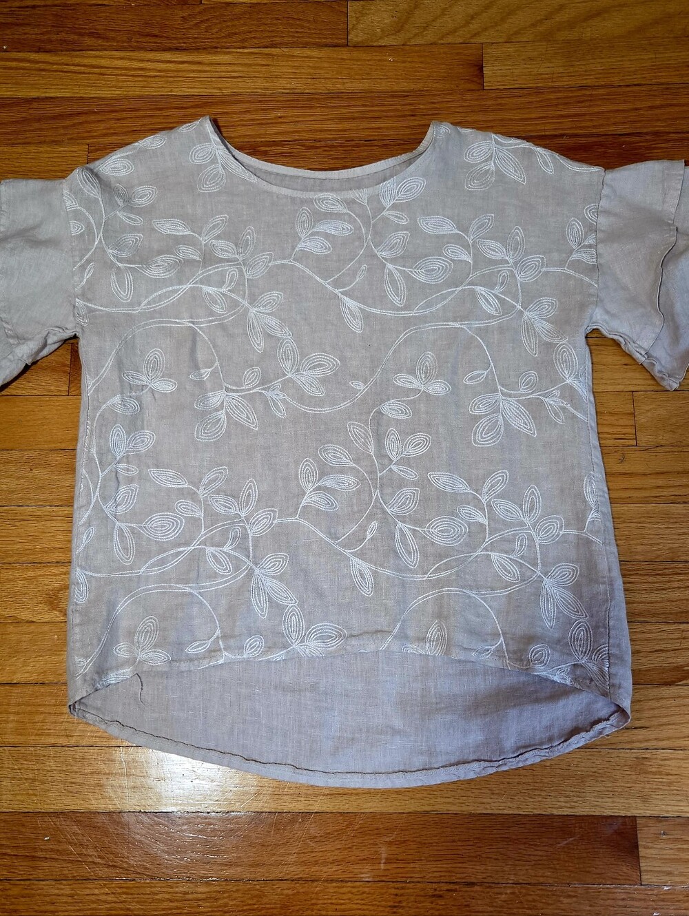 Linen-Blend Embroidered Scoopneck Top in Light Beige